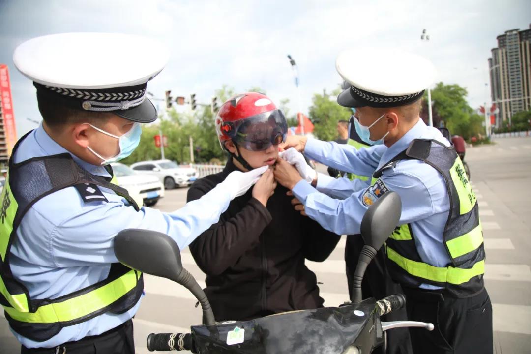 洛克王国套装骑士圣龙怎么打_洛克王国圣龙骑士套装_洛克王国圣龙的骑士