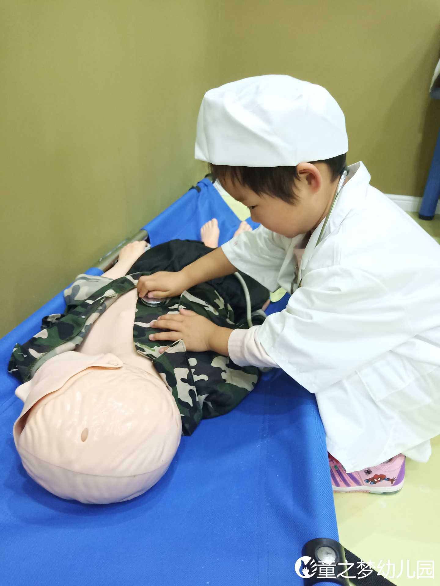 幼儿园中班角色游戏_中班幼儿的角色游戏_中班角色幼儿游戏教案