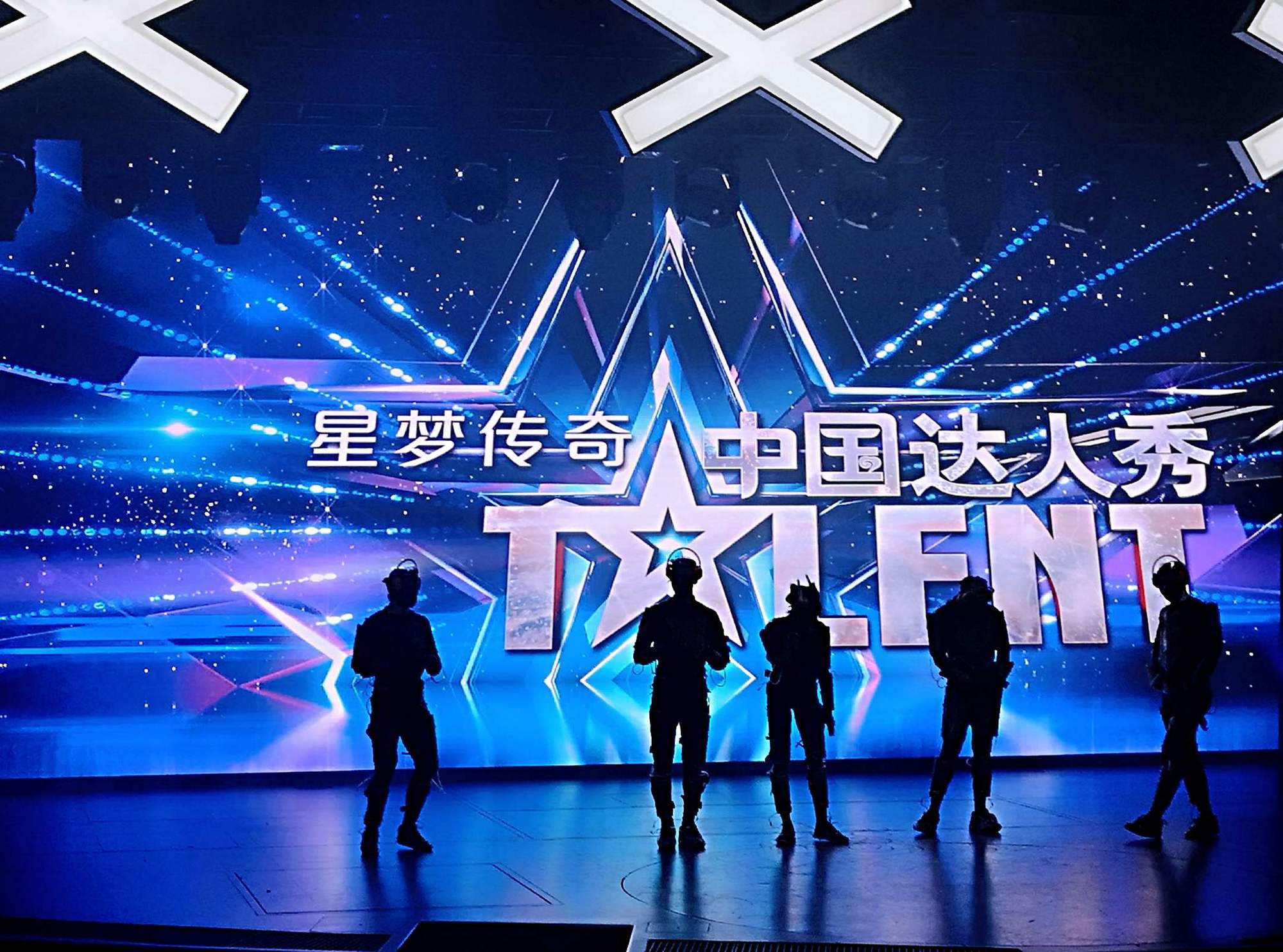 达人秀中国魔术师_中国达人秀caster_达人秀中国小男孩玩魔方
