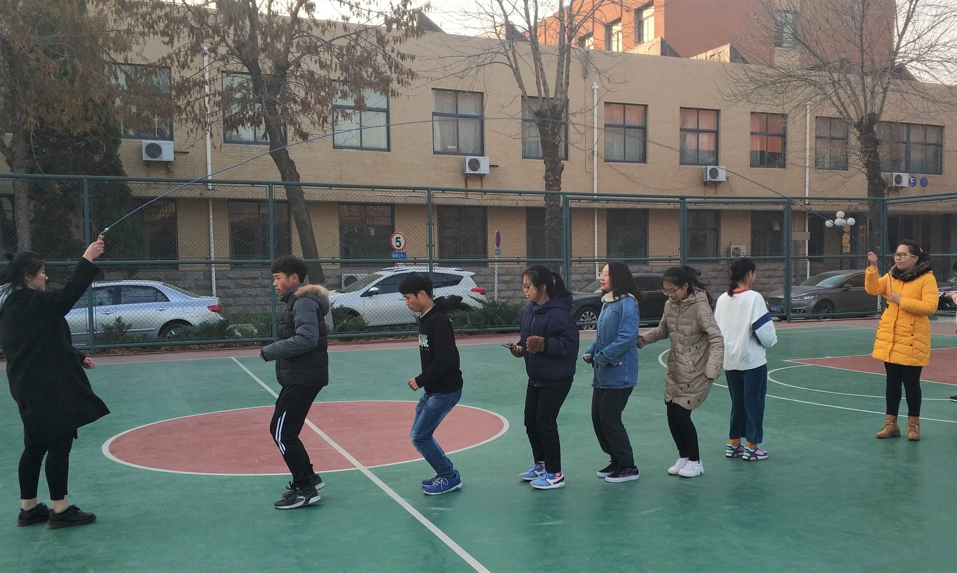 体育课游戏100例_体育课游戏大全_大全体育课游戏视频