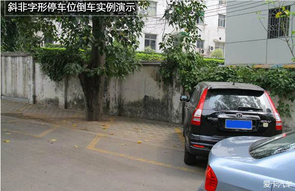 倒车入库游戏_入库倒车游戏教案_倒车入库游戏