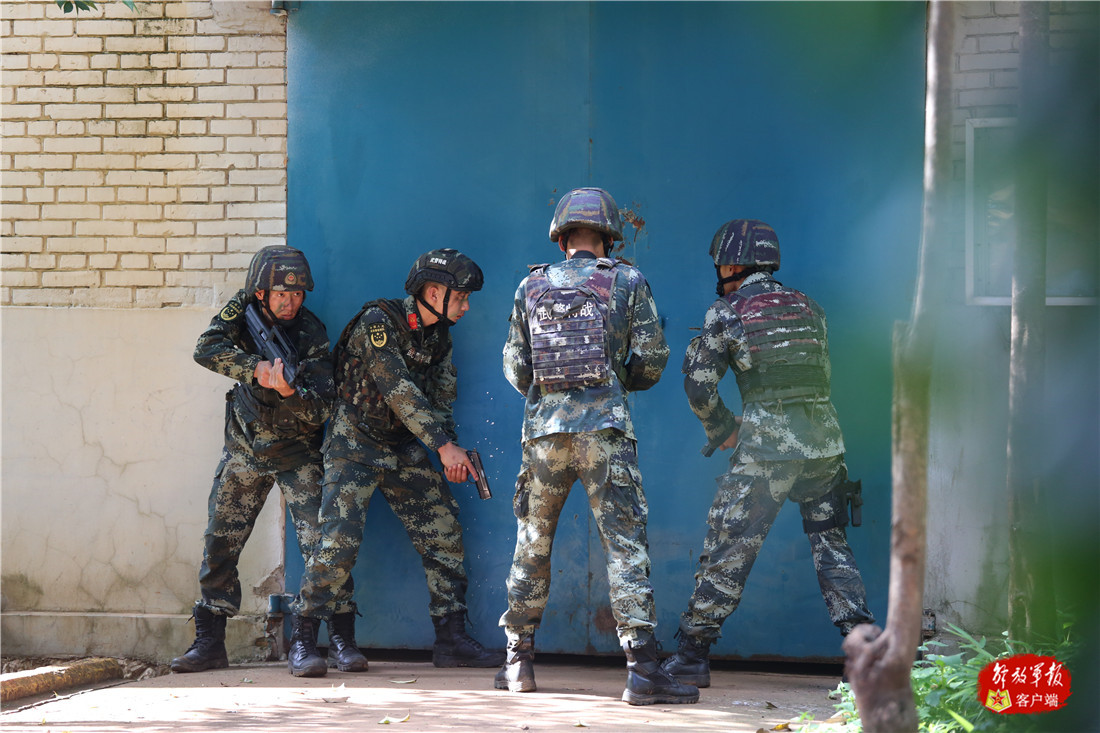 反恐特警队手机版游戏_反恐特警队下载下载_特警反恐队版手机游戏叫什么