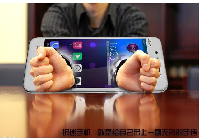多功能手机玩游戏怎么样_样玩功能手机游戏有哪些_手机里玩手机的游戏