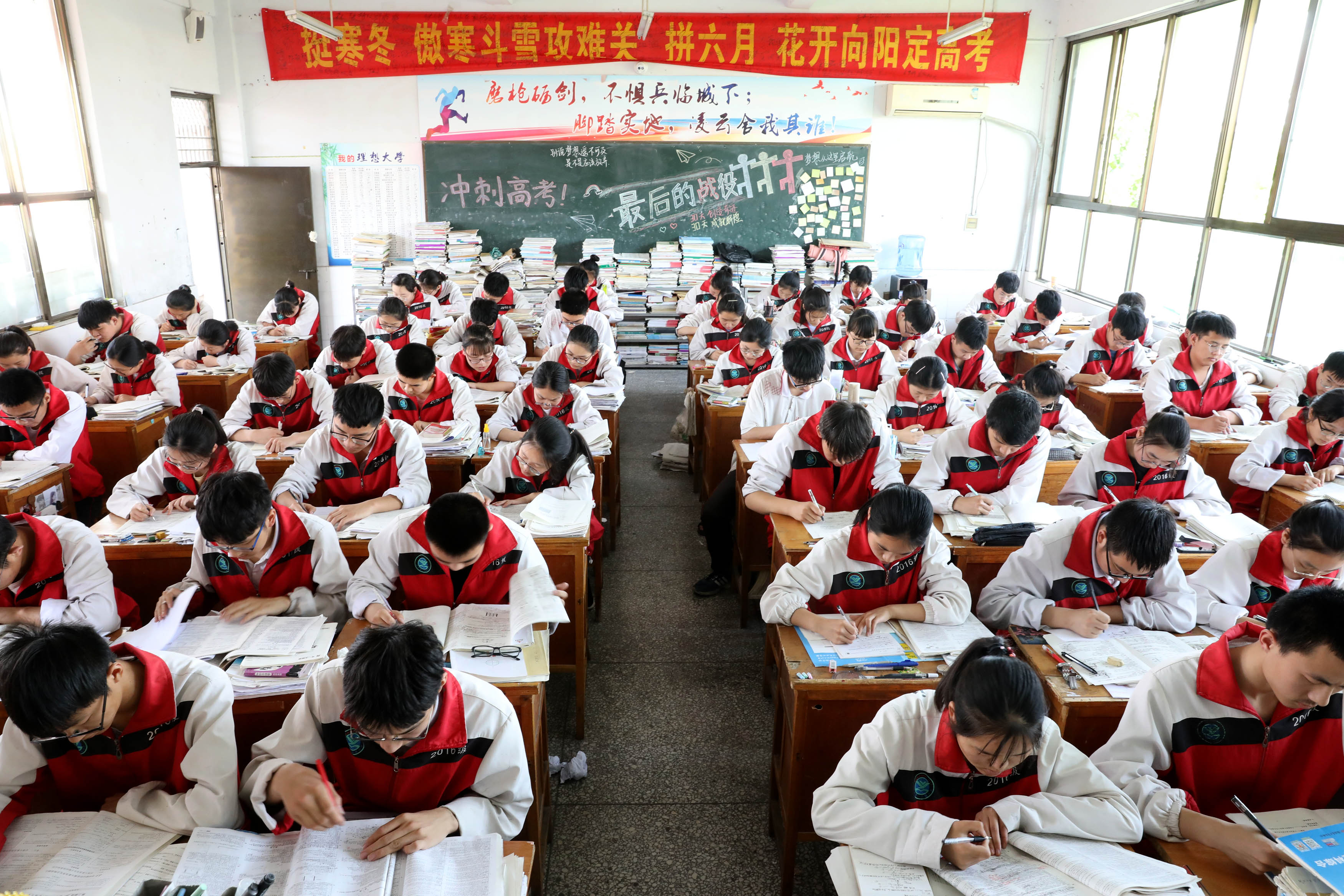 高三可以玩手机游戏么_高三玩手机游戏可以吗_高三玩游戏可以吗