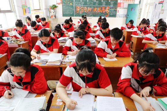 高三可以玩手机游戏么_高三玩游戏可以吗_高三玩手机游戏可以吗