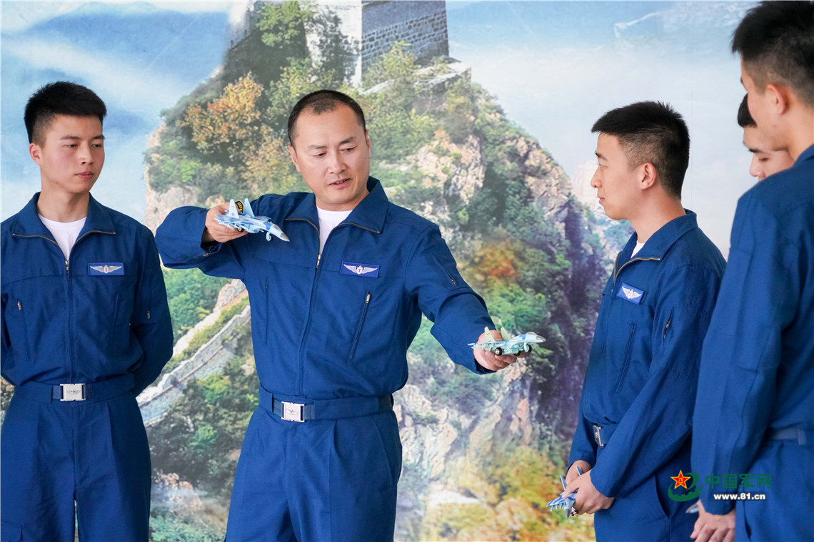 钢铁侠游戏全部下载手机版_钢铁侠手游中文版下载_帮我下载钢铁侠