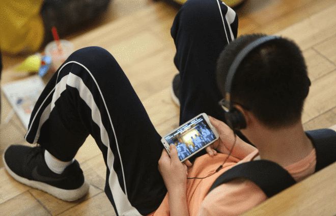 6岁小孩沉迷手机游戏咋办_孩沉迷手机游戏怎么办_沉迷小孩咋办手机游戏
