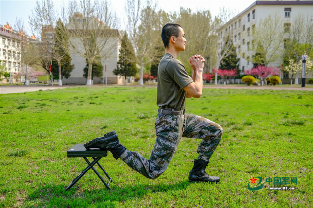 哥哥打游戏吗_兵哥哥有手机就打游戏吗_大哥哥玩游戏