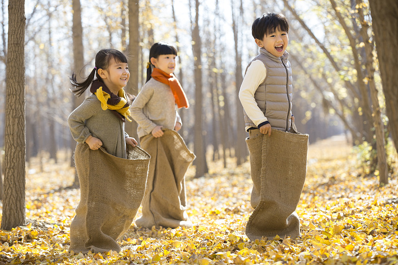 小孩玩喜欢手机游戏正常吗_小孩玩喜欢手机游戏的原因_3岁小孩喜欢玩的手机游戏