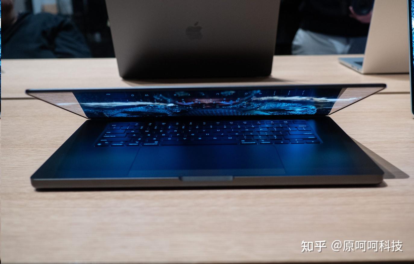 macbookpro玩手机游戏_玩手机游戏用英语怎么说_玩手机游戏的好处