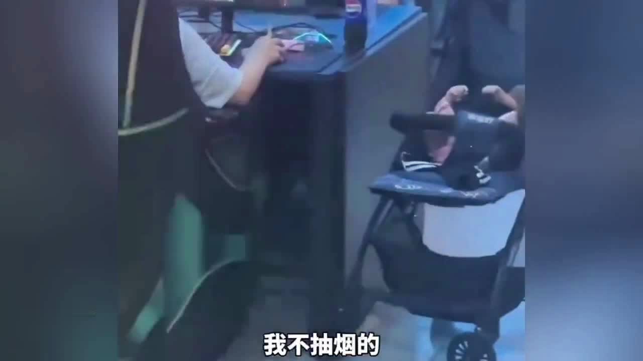 边抽烟边玩手机游戏的危害_抽烟玩手机图片_抽烟的人打游戏会不会影响反应