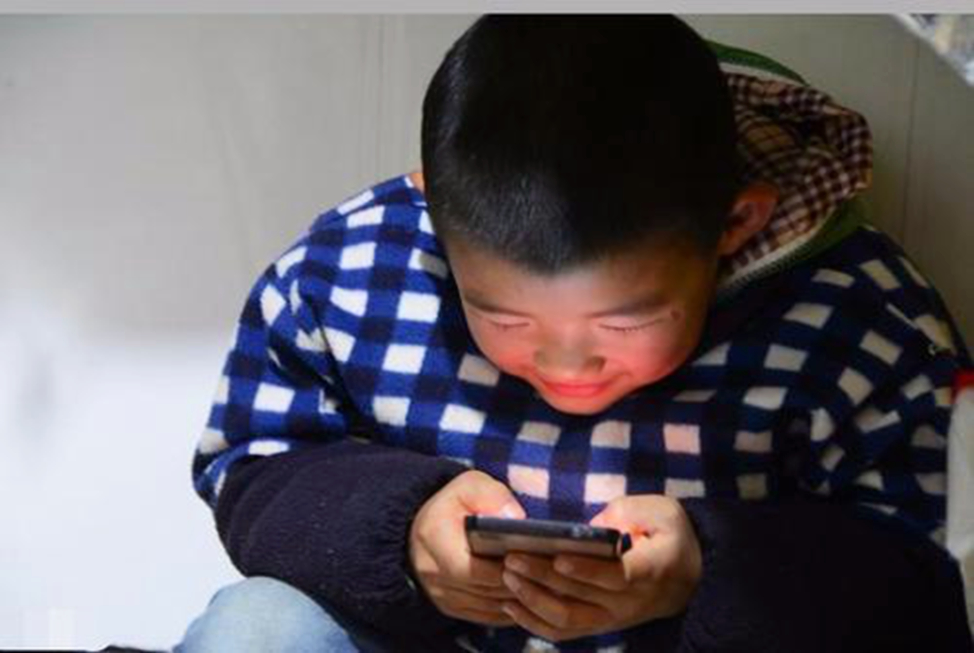 不想让孩子玩手机游戏_孩子玩手机游戏如何疏导_玩想手机游戏孩子让他玩