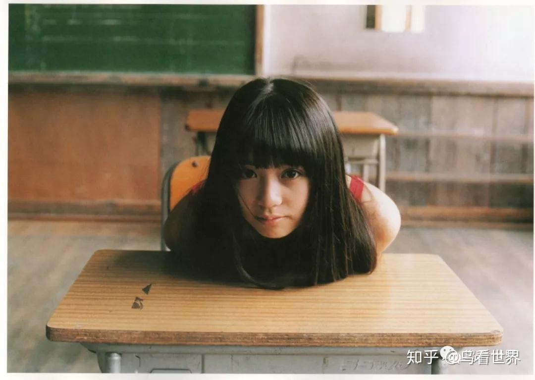女孩子玩手机游戏_女生打游戏手机_17岁女孩玩手机打游戏