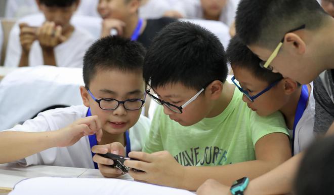 小学生玩的手机游戏有哪些_适合小学生玩的手机小游戏_2000元游戏手机小学生