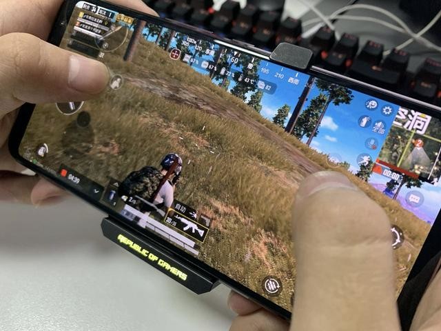 手机吃鸡类游戏_吃鸡哪个游戏有手机版_吃小鸡的游戏