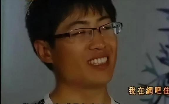 打游戏摔手机的大叔_大叔摔打手机游戏视频_大叔摔打手机游戏