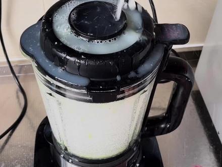 破壁机打豆浆往外溢是出了什么问题_破壁豆浆机会溢出怎么回事_豆浆往外溢机破壁打出来有泡沫