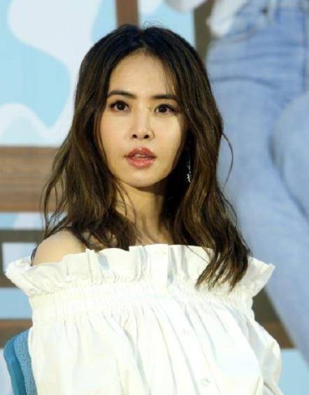 蔡依林打手机游戏是什么_播放蔡依林的游戏视频_蔡依林打手机游戏