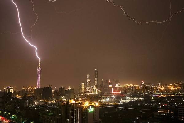 打雷在家能不能玩手机游戏-雷雨天想玩手机游戏？先看看这篇文章，安全第一